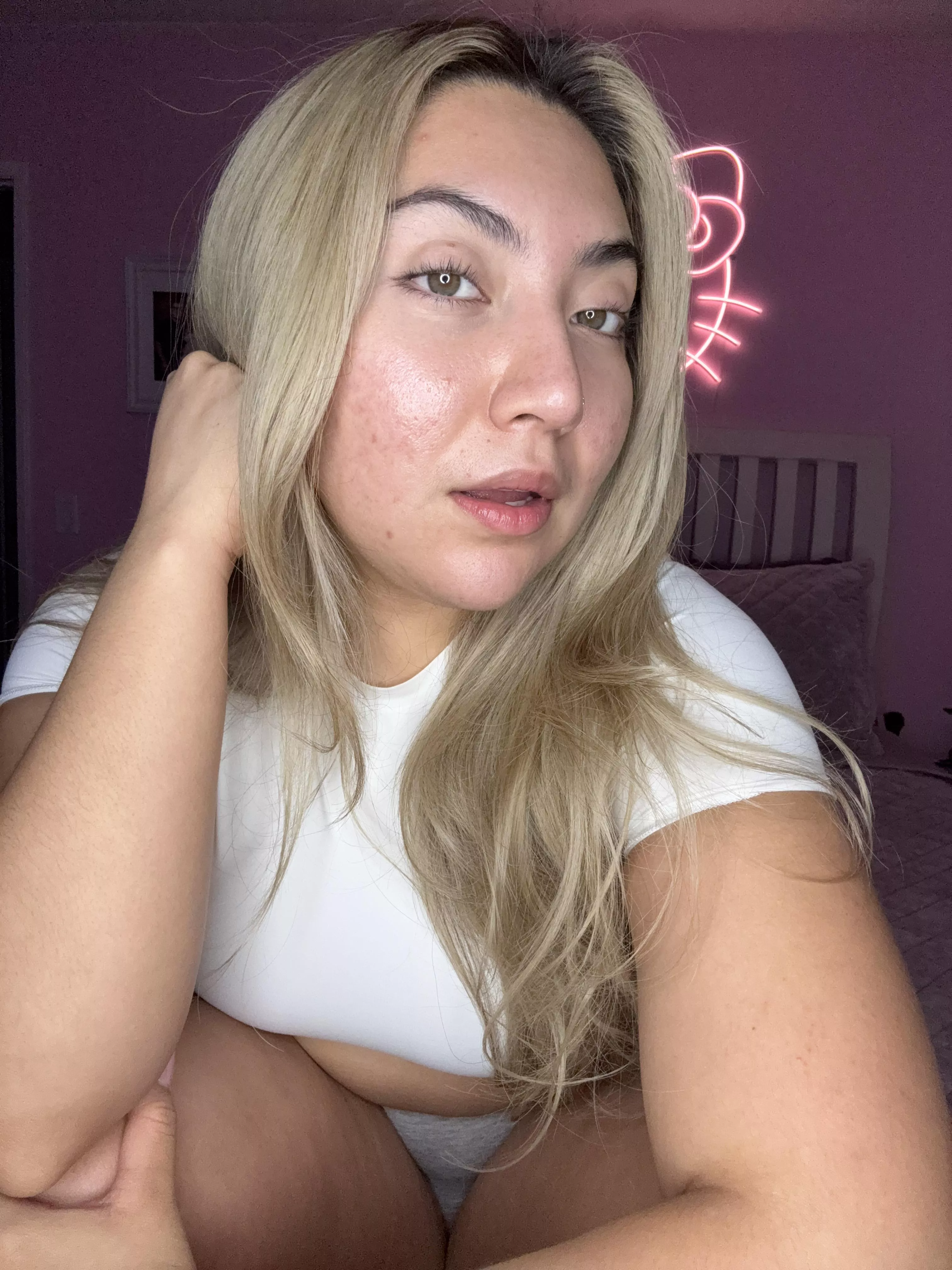 I hope you like me with no make up on