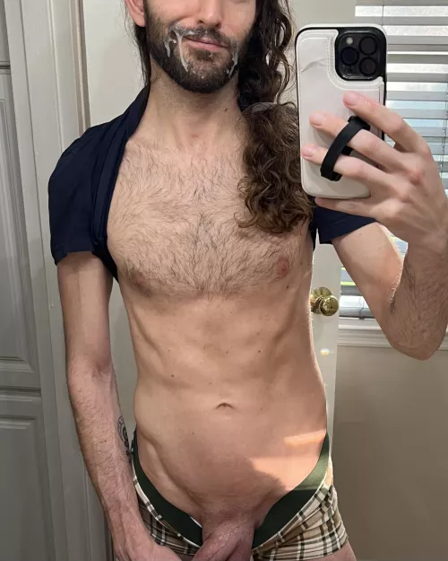 I love the feeling of loads stuck in my beard 🤤