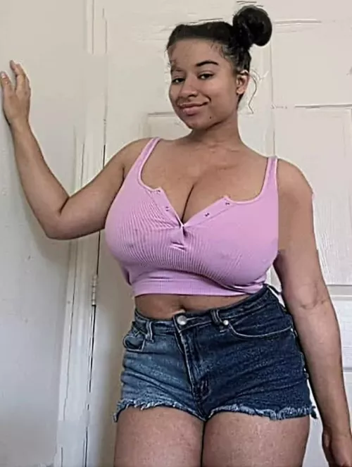 IG: Cocokauai01, 22 year old College Student 