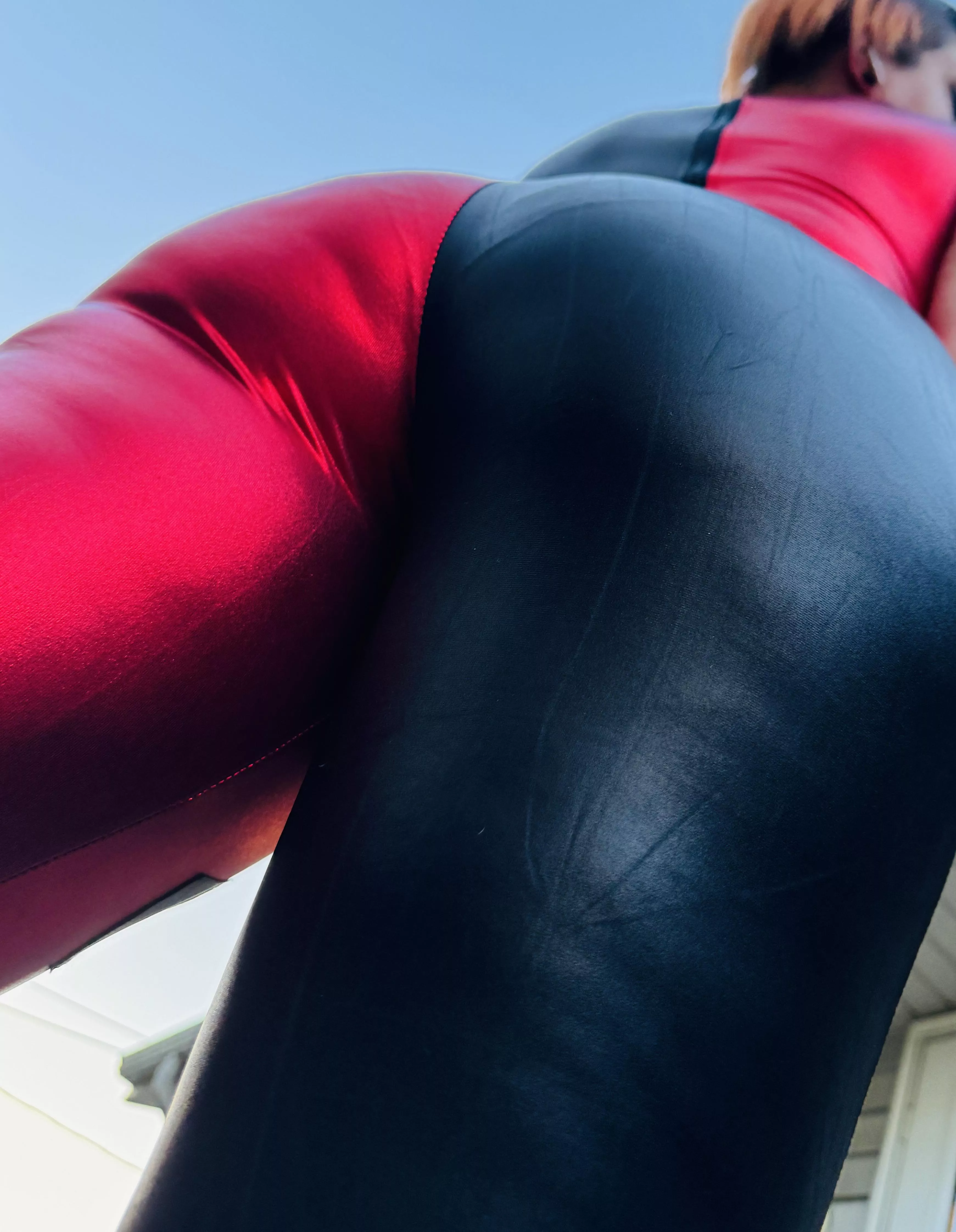 Imagine being stuck in Harley Quinn's ass all day 🤩