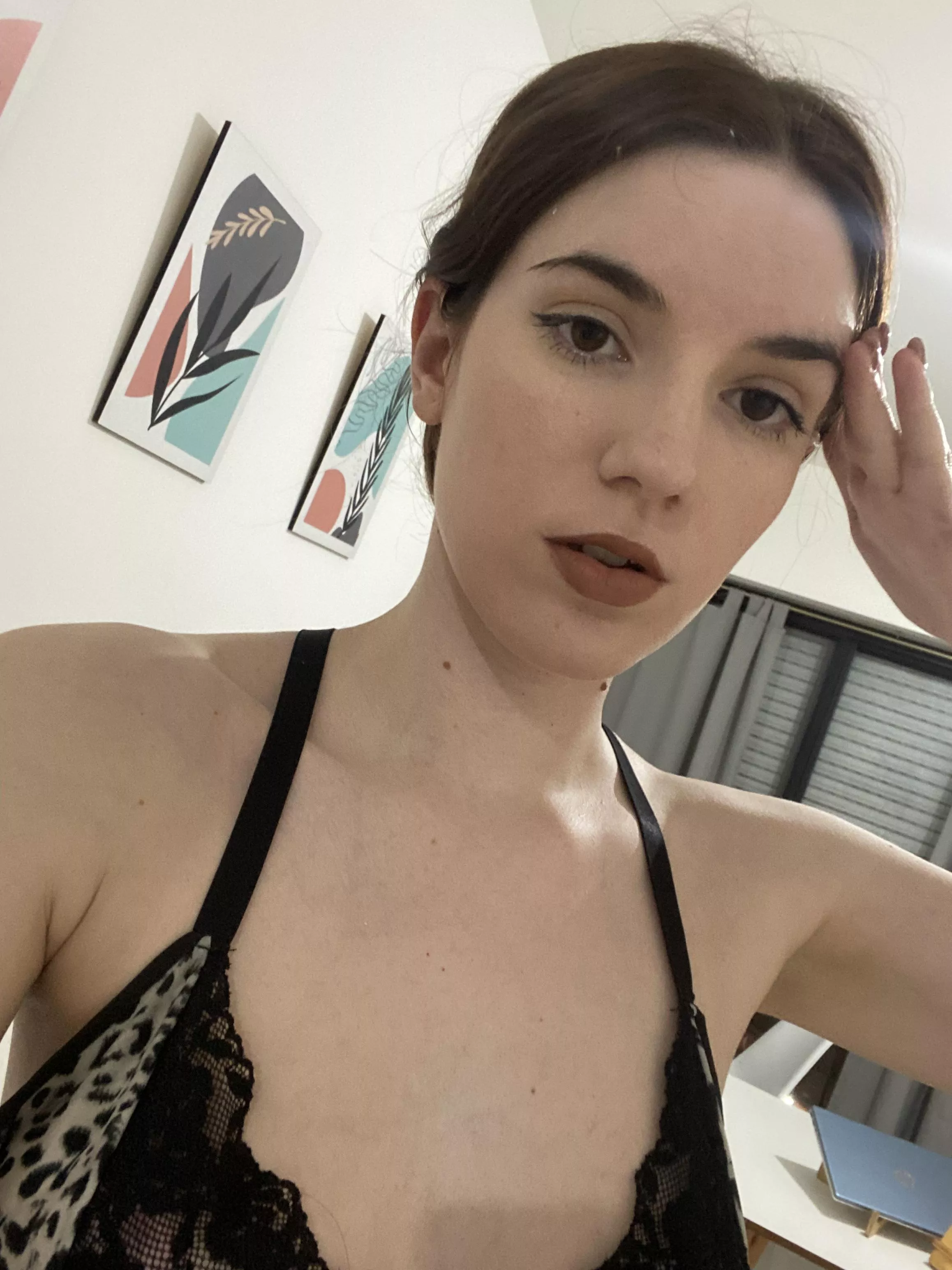 imagine that this cute face humiliates you