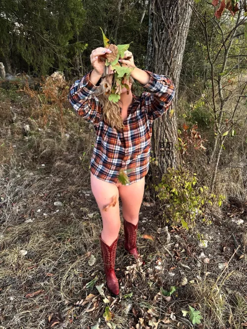 It’s Fall Y’all! Welcome the season by sharing your fall- inspired shirts. 🍂🍁