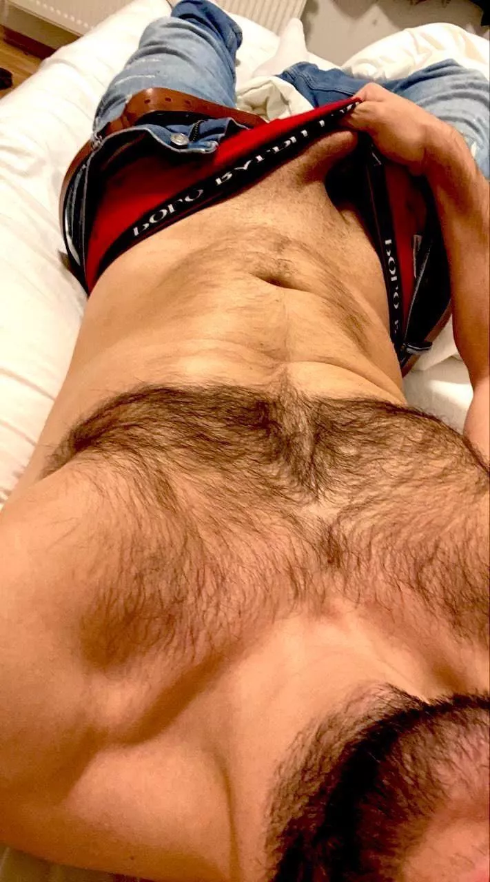 Just a peek.. catch you lookin’? [M]