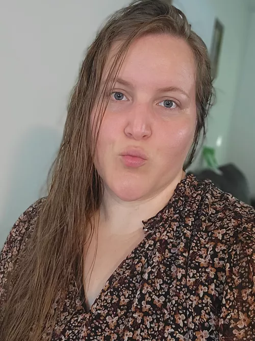 Kisses from your friendly MILF next door. 