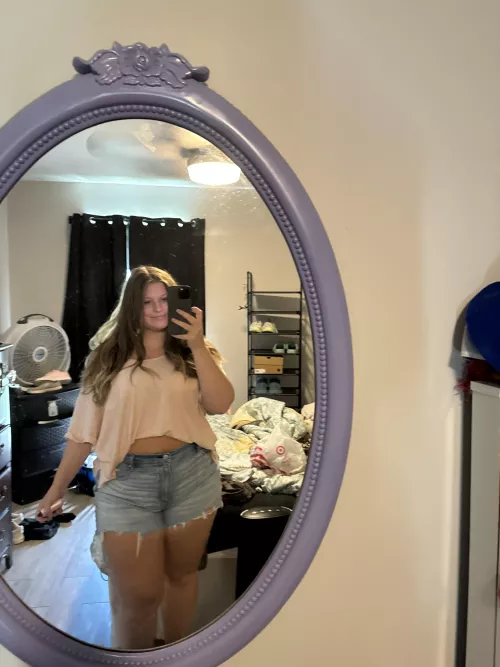 looking for a daddy message me  [online]