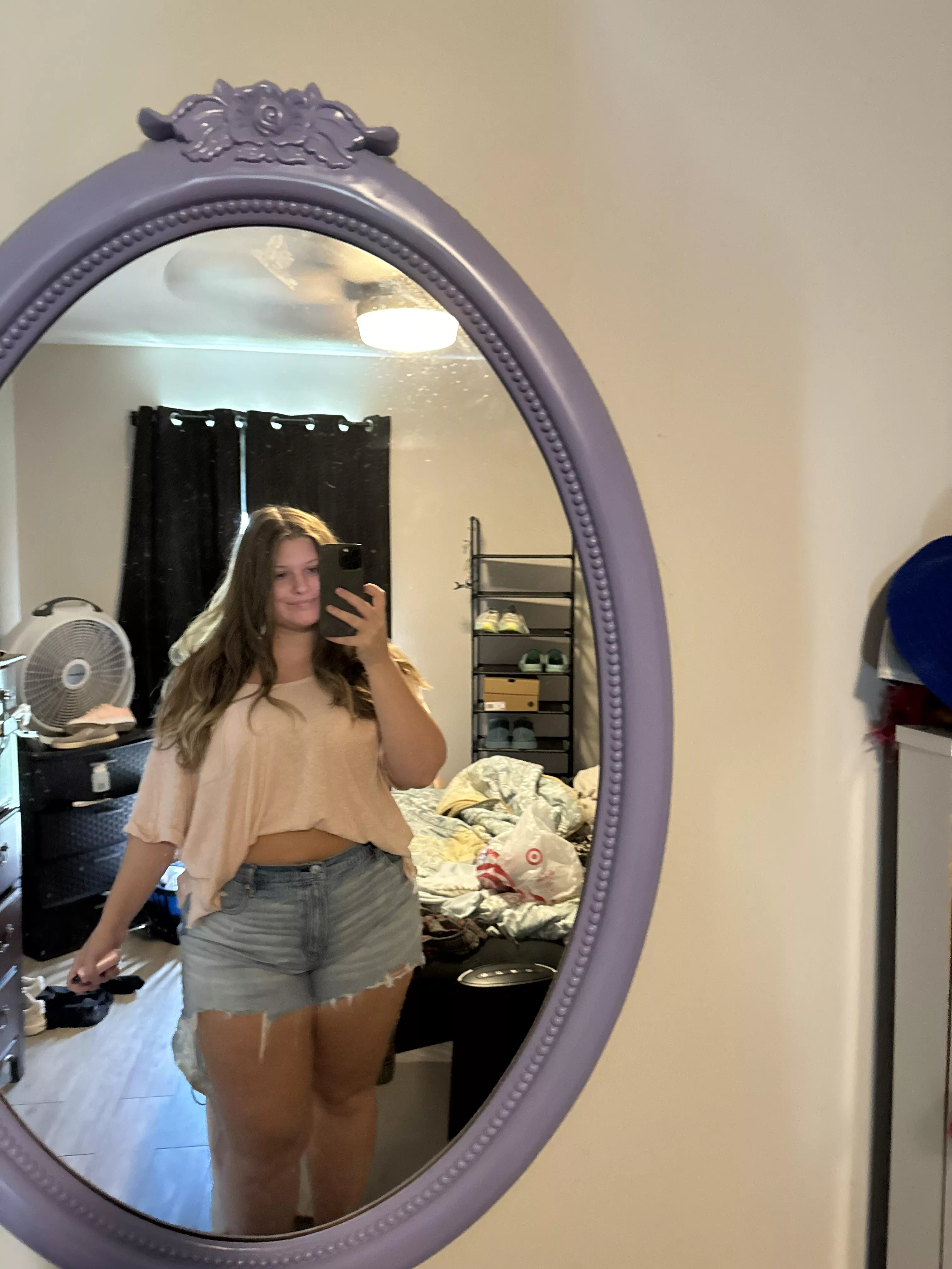 looking for a daddy message me  [online]