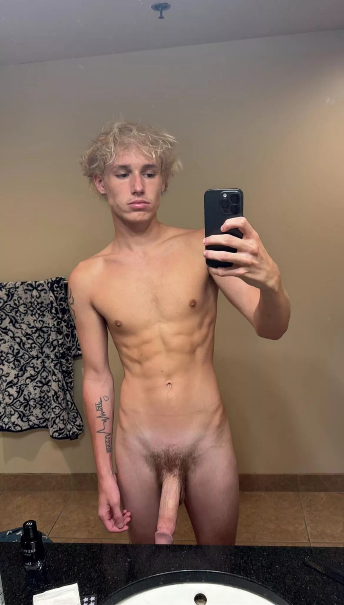 Looking for a fag to control and be worshiped (18)