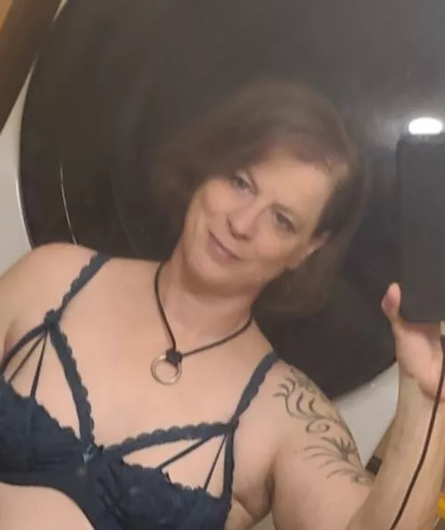 Looking for a play partner 