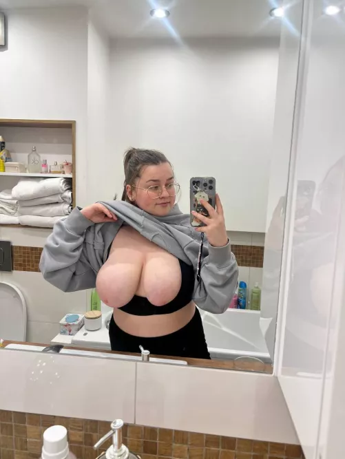 Looking for someone to suck this tits 