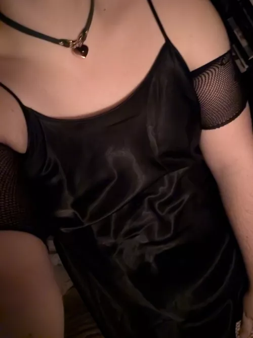 Love pairing this top with some fishnets 🥰