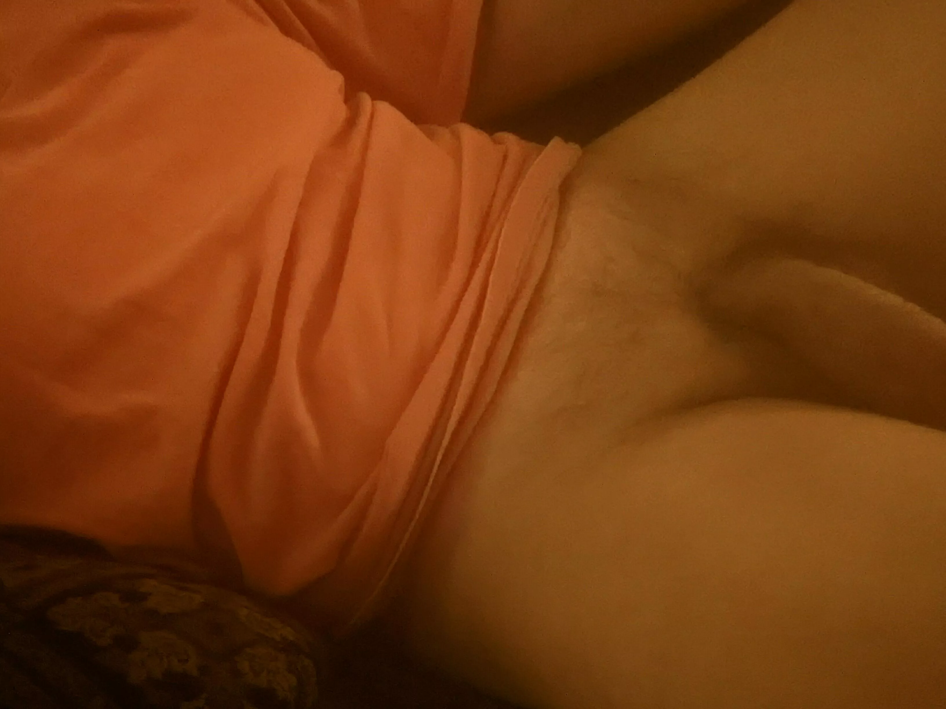 [M] 🎼 Grab on my waist and put that body on me 🎶