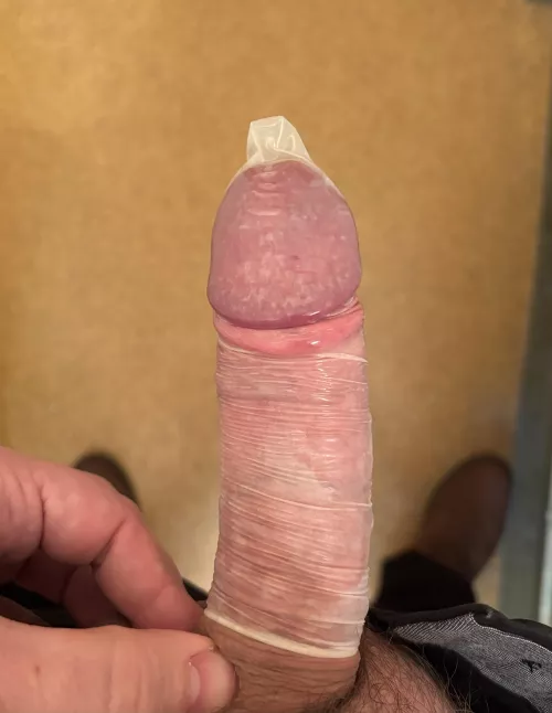 [M] Putting on a condom at work and wearing it in the office