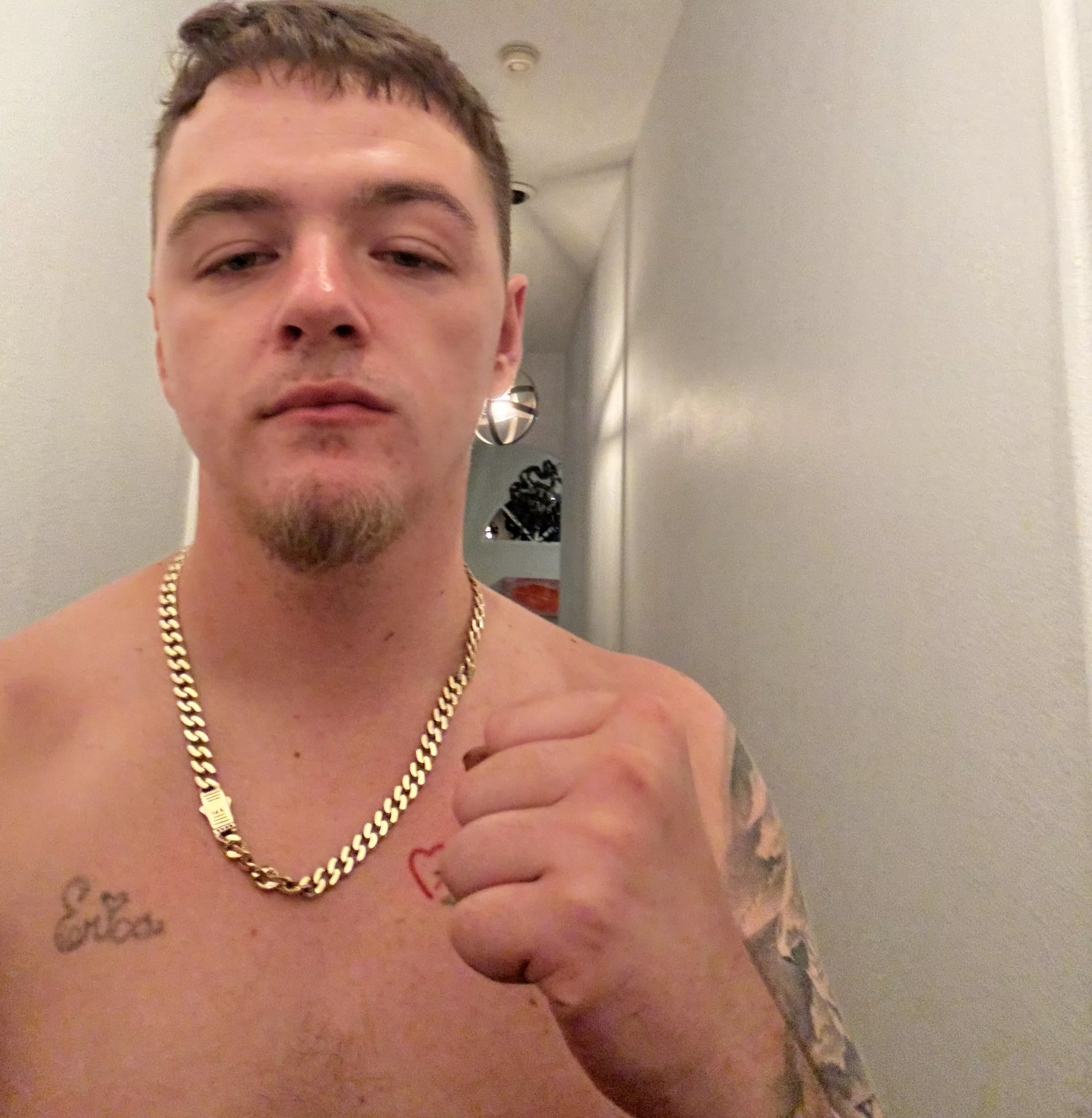 [M4F] 26 , boxer w tattoos who just got dumped and need cuddlez 