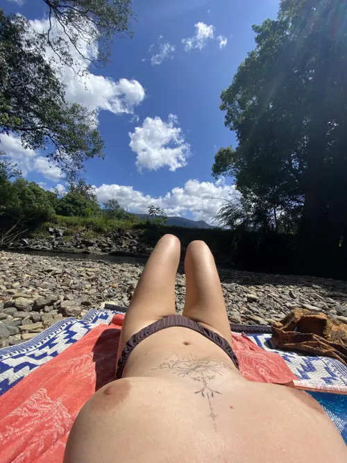 Mama Earth and the sun makes me horny heheh 🧚☀️