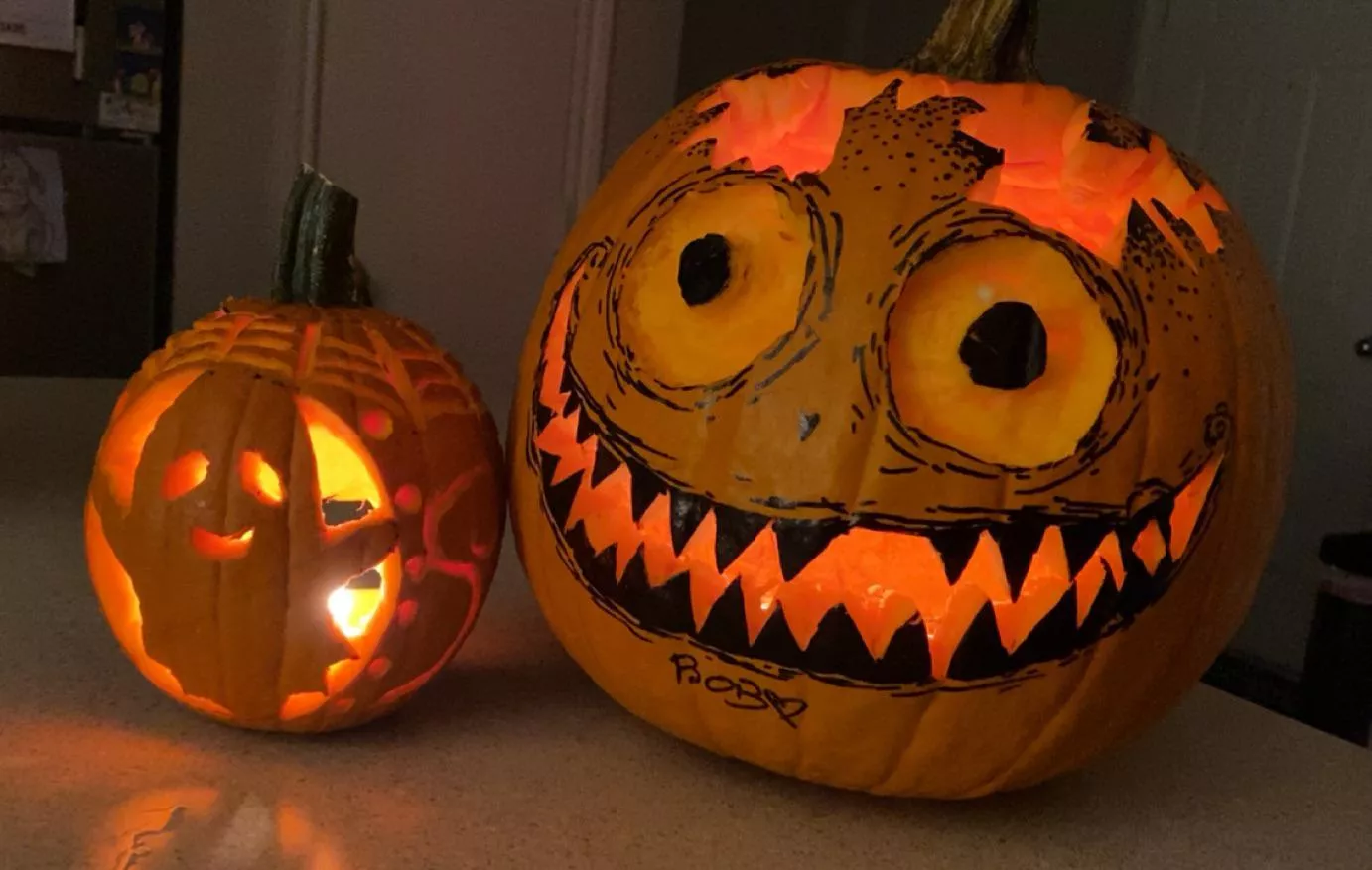 Me n daddy did some pumpkins 💗🍁🍂🎃(I did the scary one )☺️