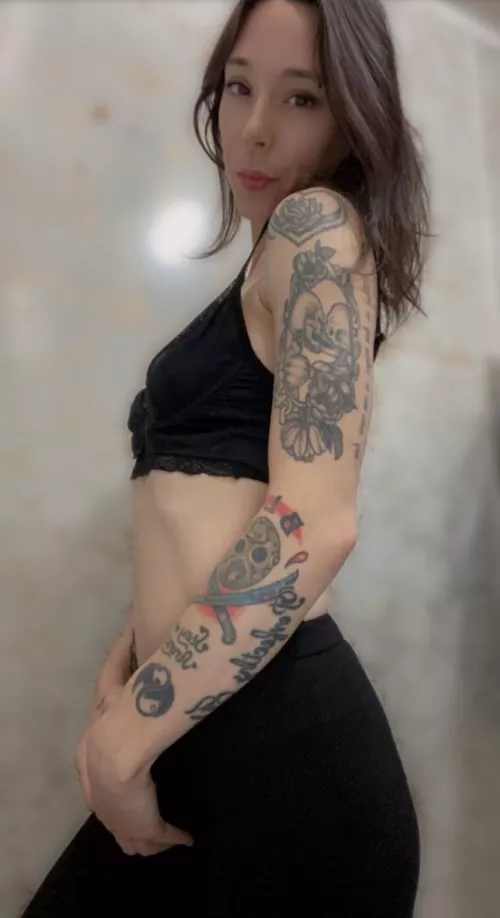 Meet me in the bathroom for a quickie 