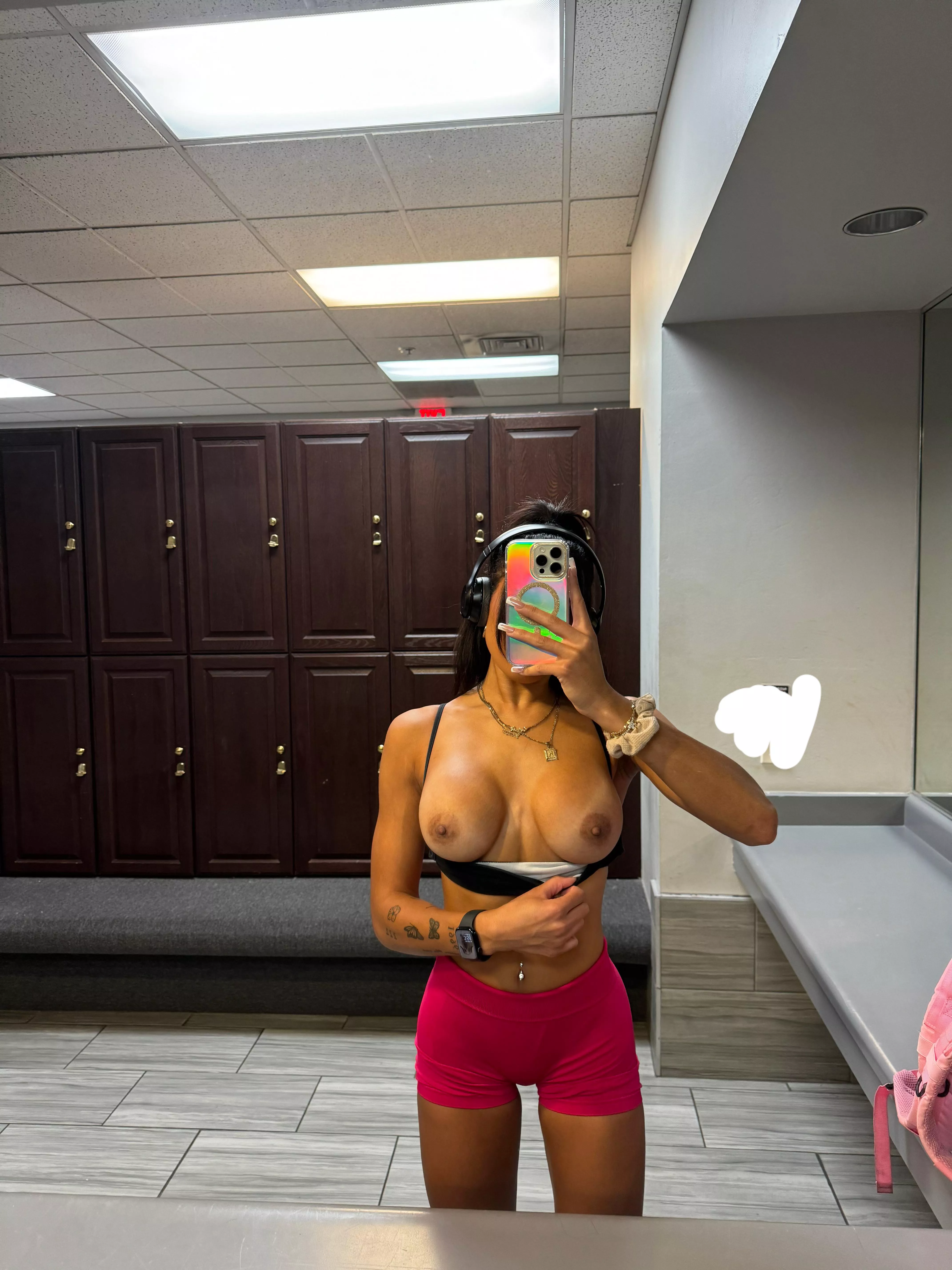 Muscle mommy at your service😉