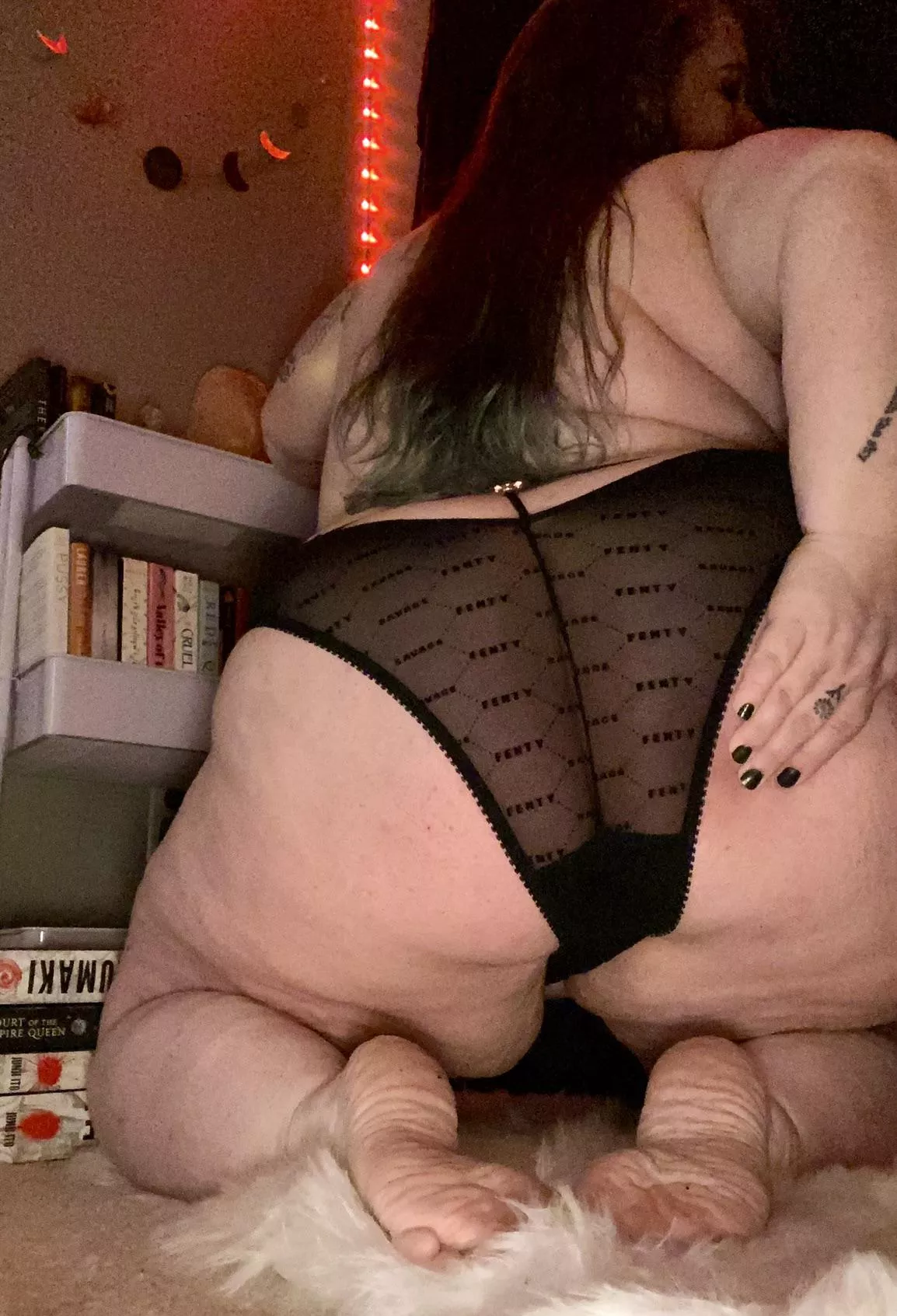 My feet are a little dirty, hope that’s ok! 🙈