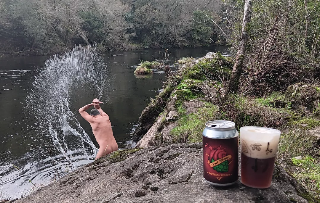 Natural shower with the Red Hops by Belecker, Imperial Red IPA. 80 Ibus & 7.5%