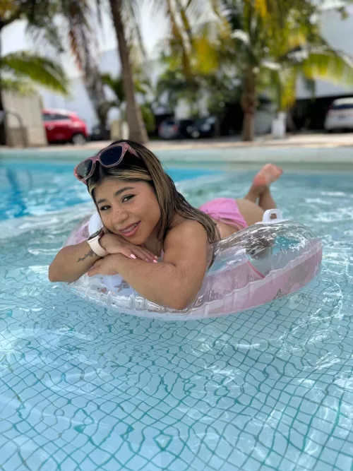 need someone who can teach me how to swim 😋