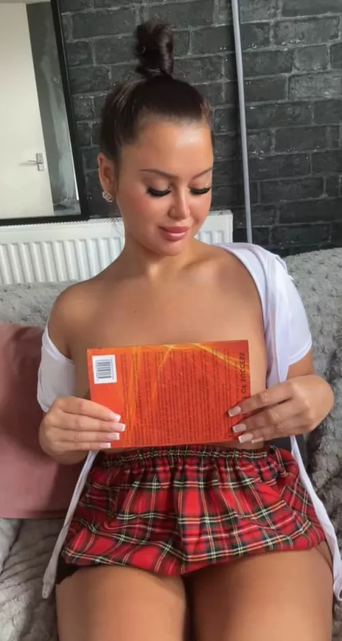 Outfit of the dayyy, wearing super cute red skirts.