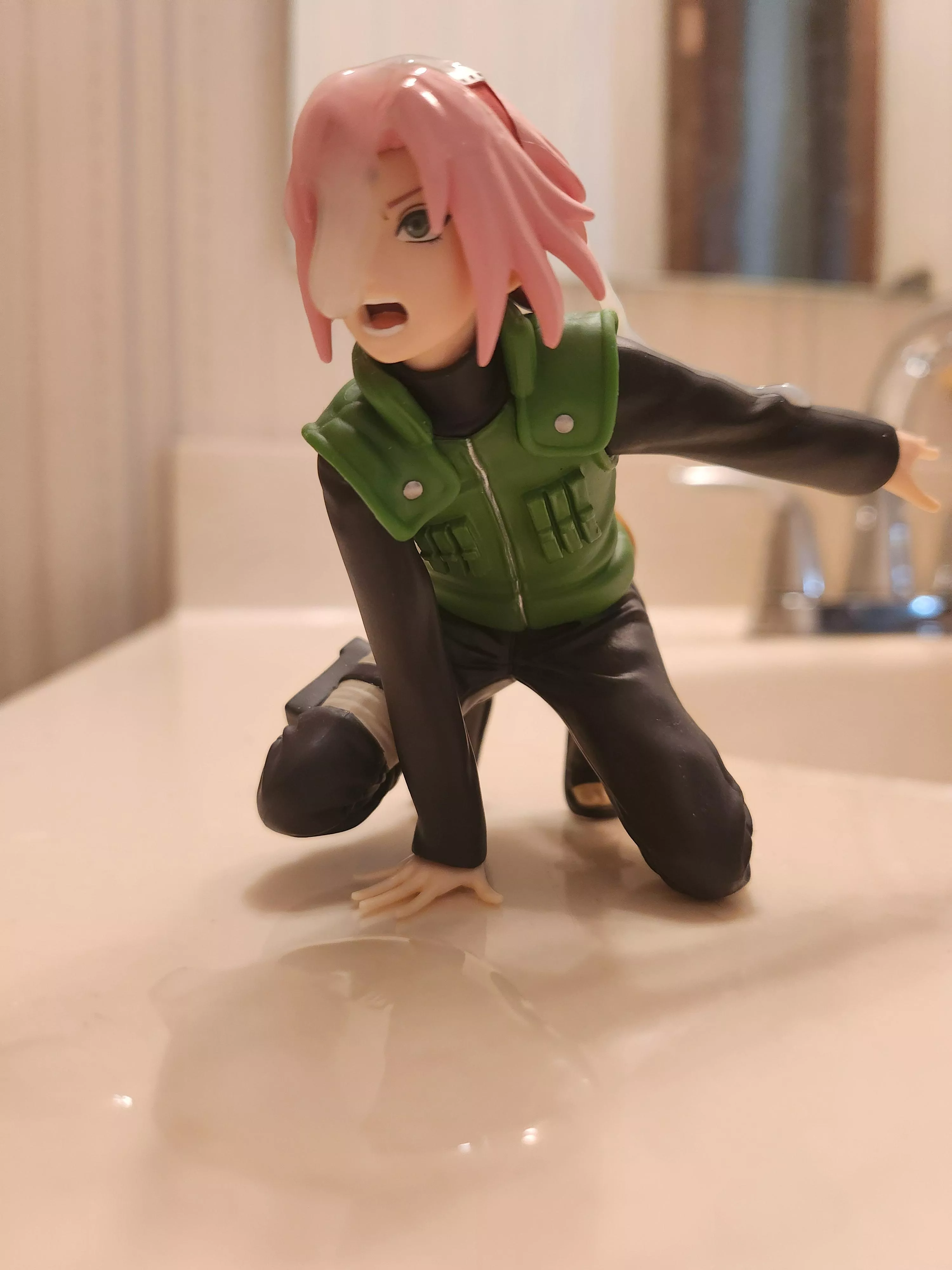 Sakura taking it in the face.