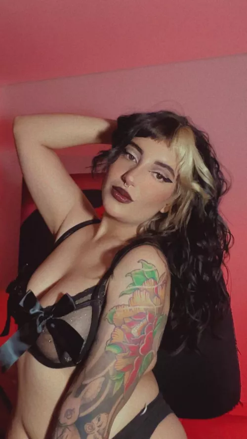 [selling] Boring monday? Don't worry, I'm here to help you to make your day more interesting bdsm][dirty][sub][pic][vid][cam][gfe] Very fetish friendly if you want to try new things! Can verify! 