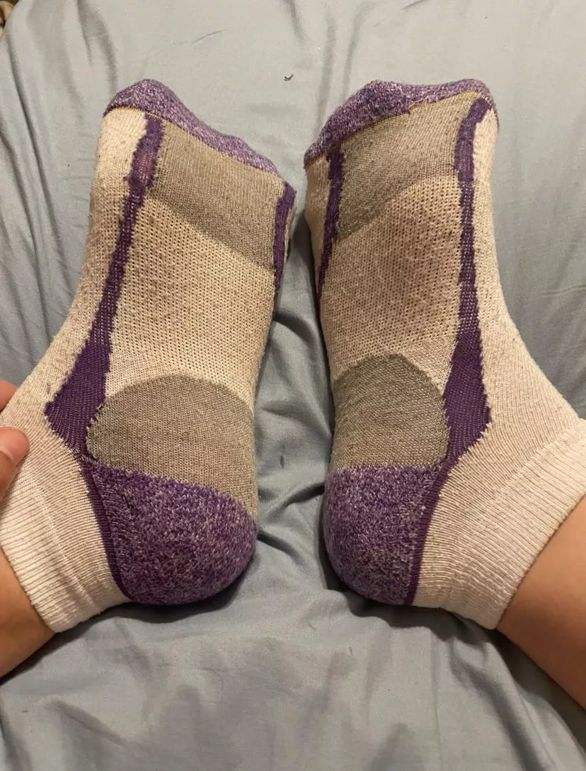 [Selling] Put my socks on your face and inhale just how hard I worked out. Really crushed it today 🥵💕