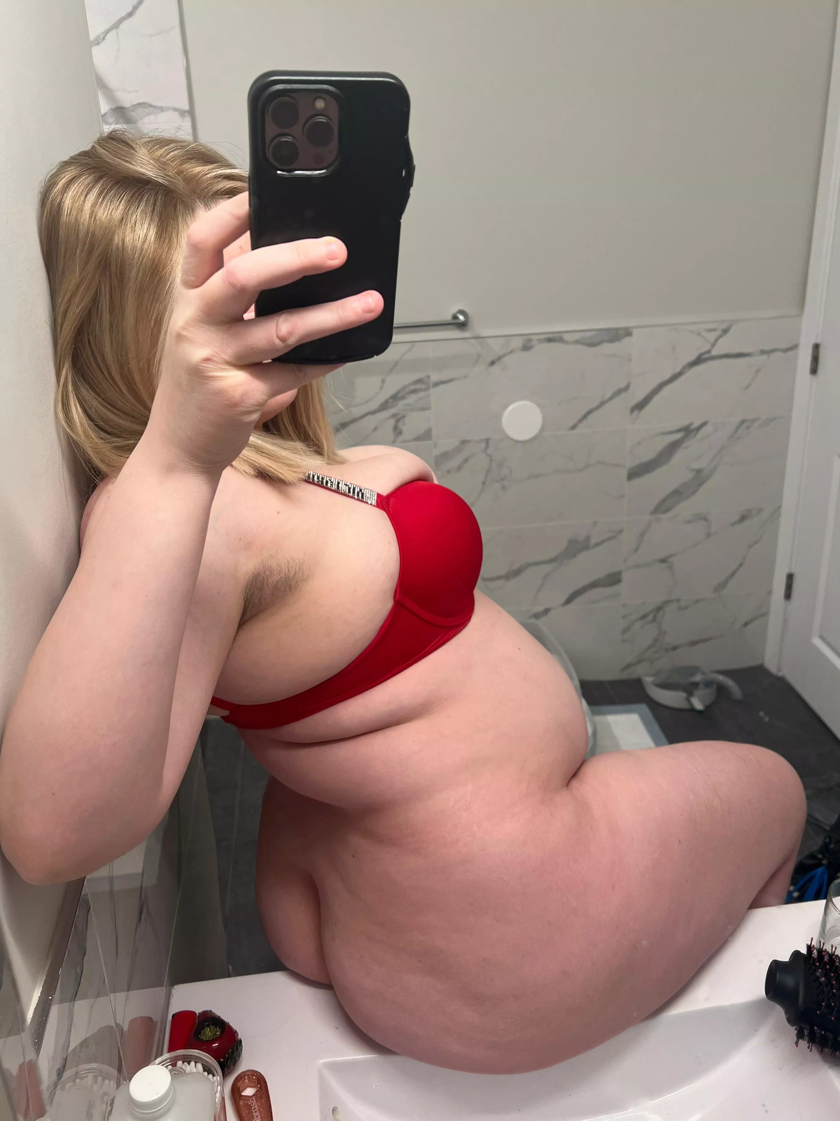 Sexy big belly in red.. 🌹 ❤️