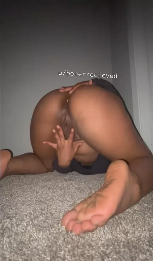 Slap that cock on the screen right now!