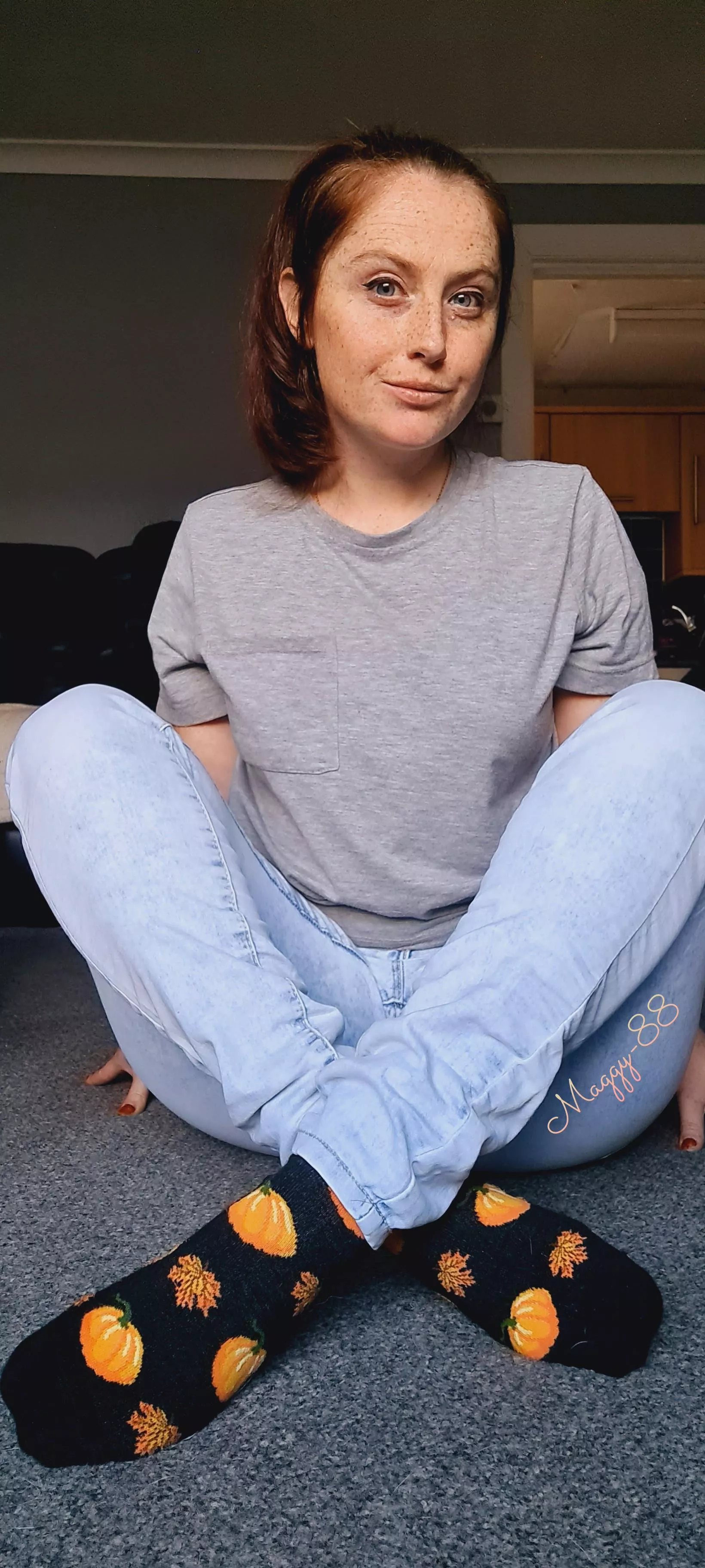 Sniff the pumpkins 😏 [F]