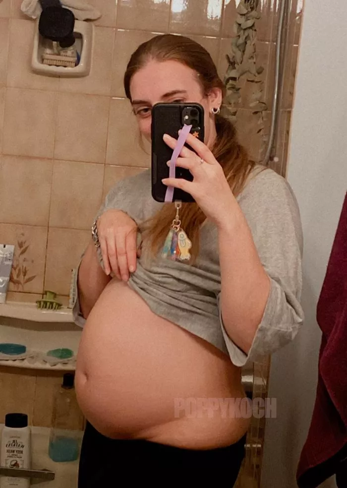 Stuffed to my MAX! I don't think a baggy t-shirt is going to hide this 🤭