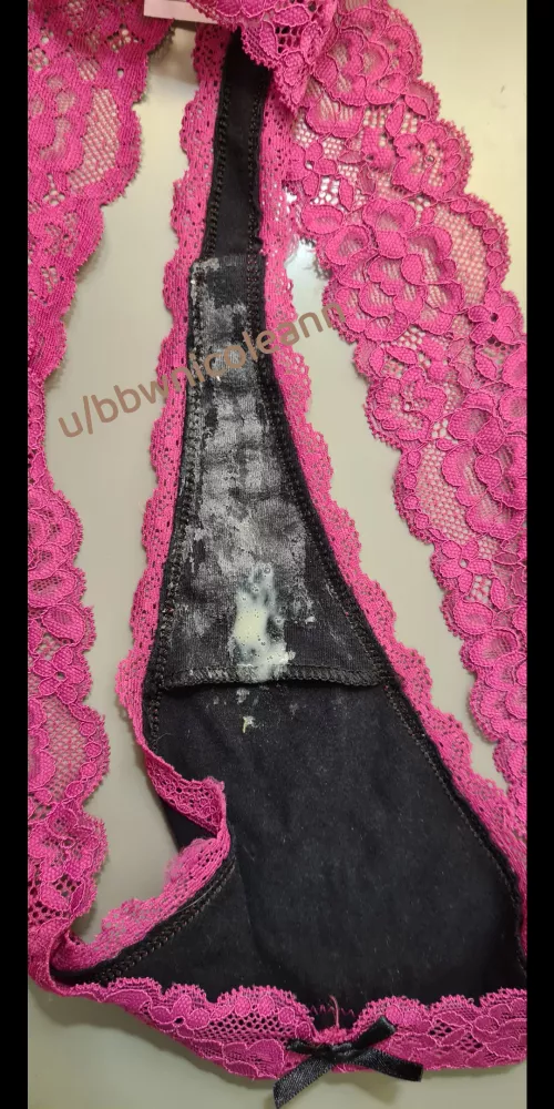 The scent of a woman...delicious, sexy and musky! 