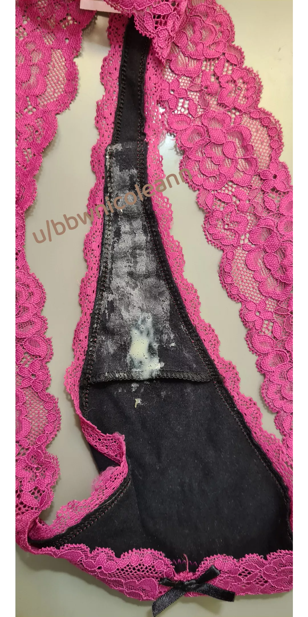 The scent of a woman...delicious, sexy and musky! 