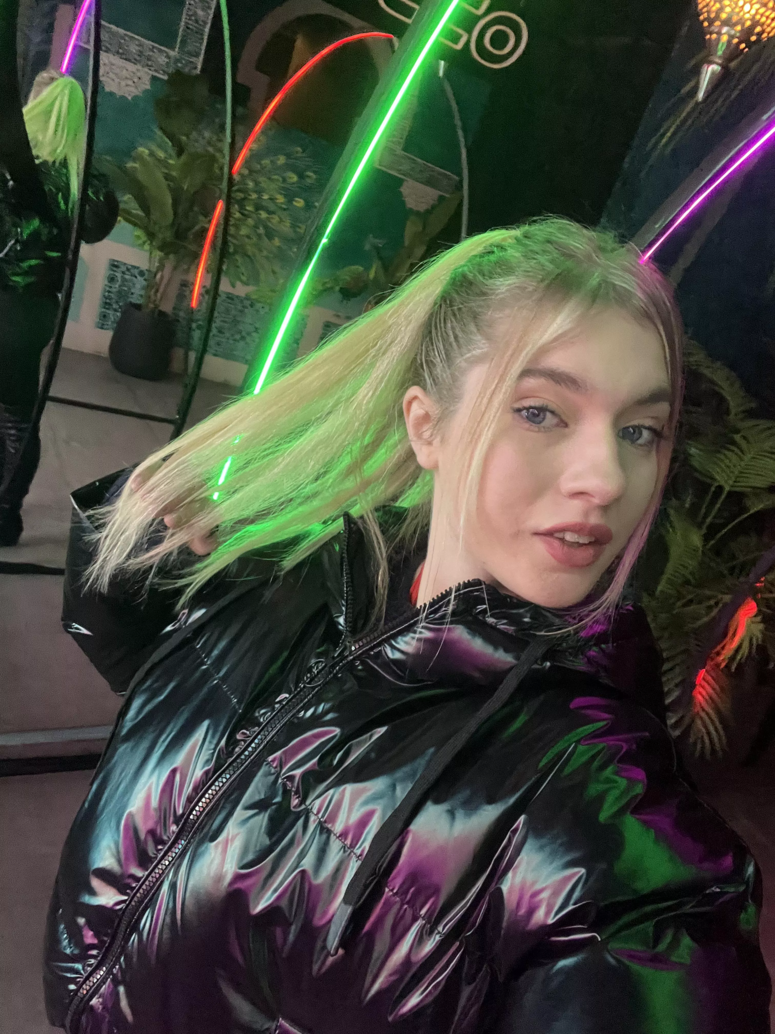 Up for a date vibe tonight? Let's chat!