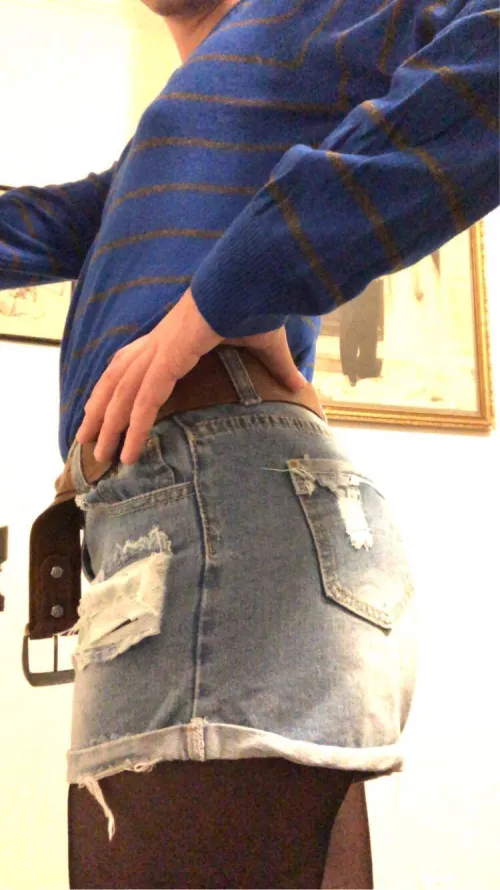 What booty shorts does to a guy