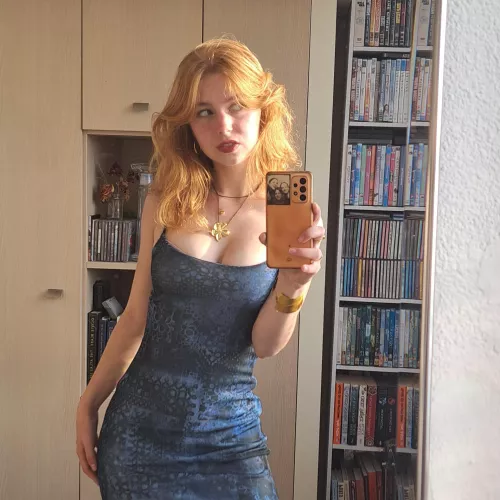 Who wants to serve a softer college domme? 🎀