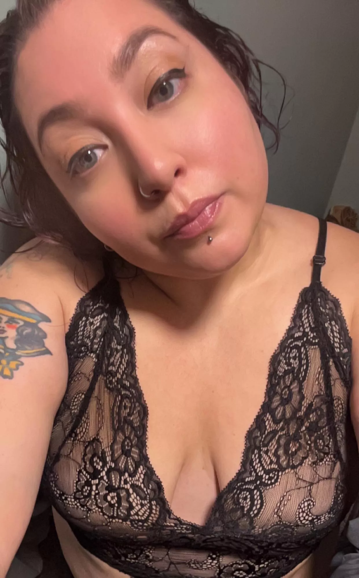 Who’s a good boy thats going to put a smile on this goddess’s face 👀