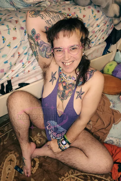 will you be my armpit simp + sniff my sweaty, stinky pits after i work out 💦