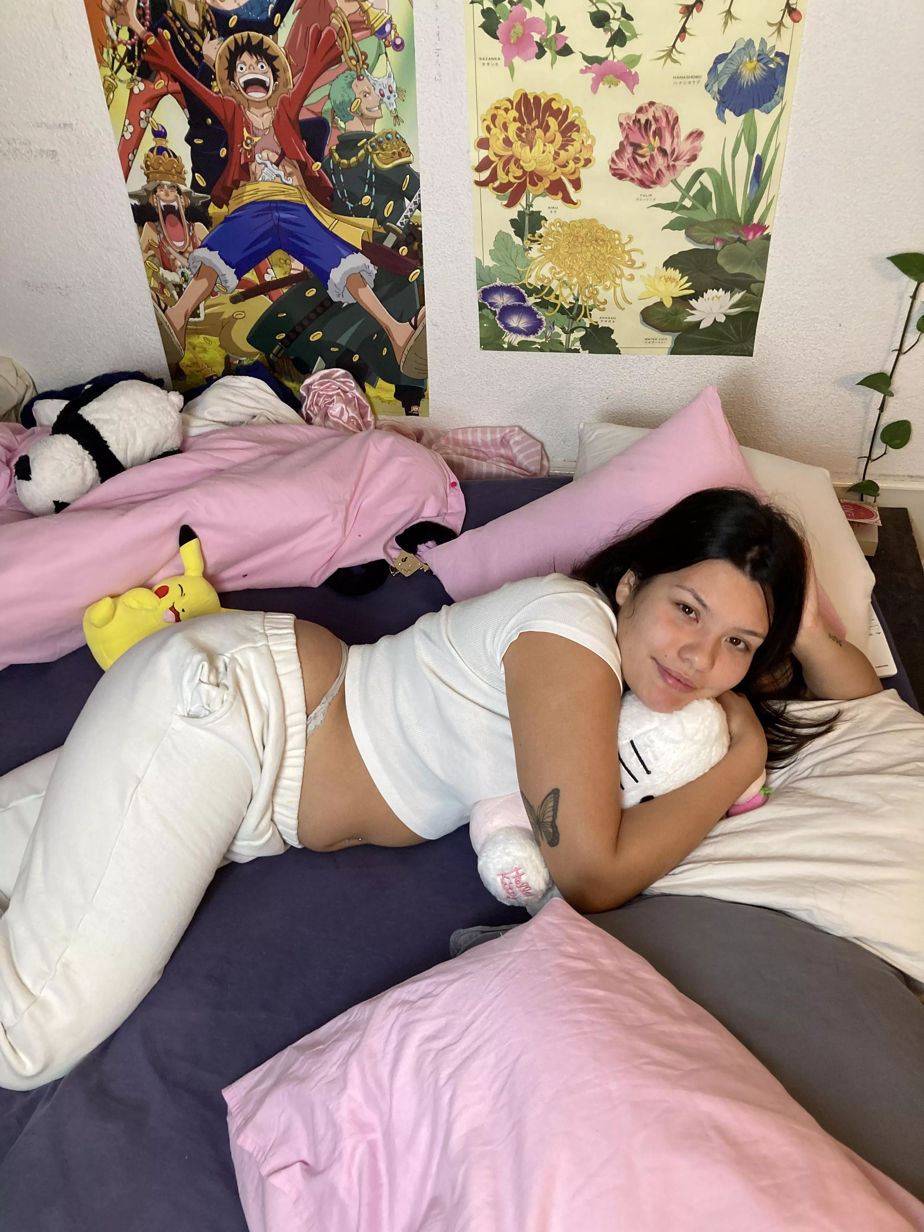 Would I kiss my mom bod and then go down on me