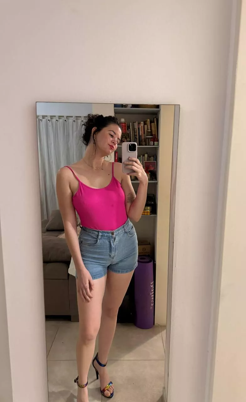 Would you be boyfriend of a brunette like that?🤭💭