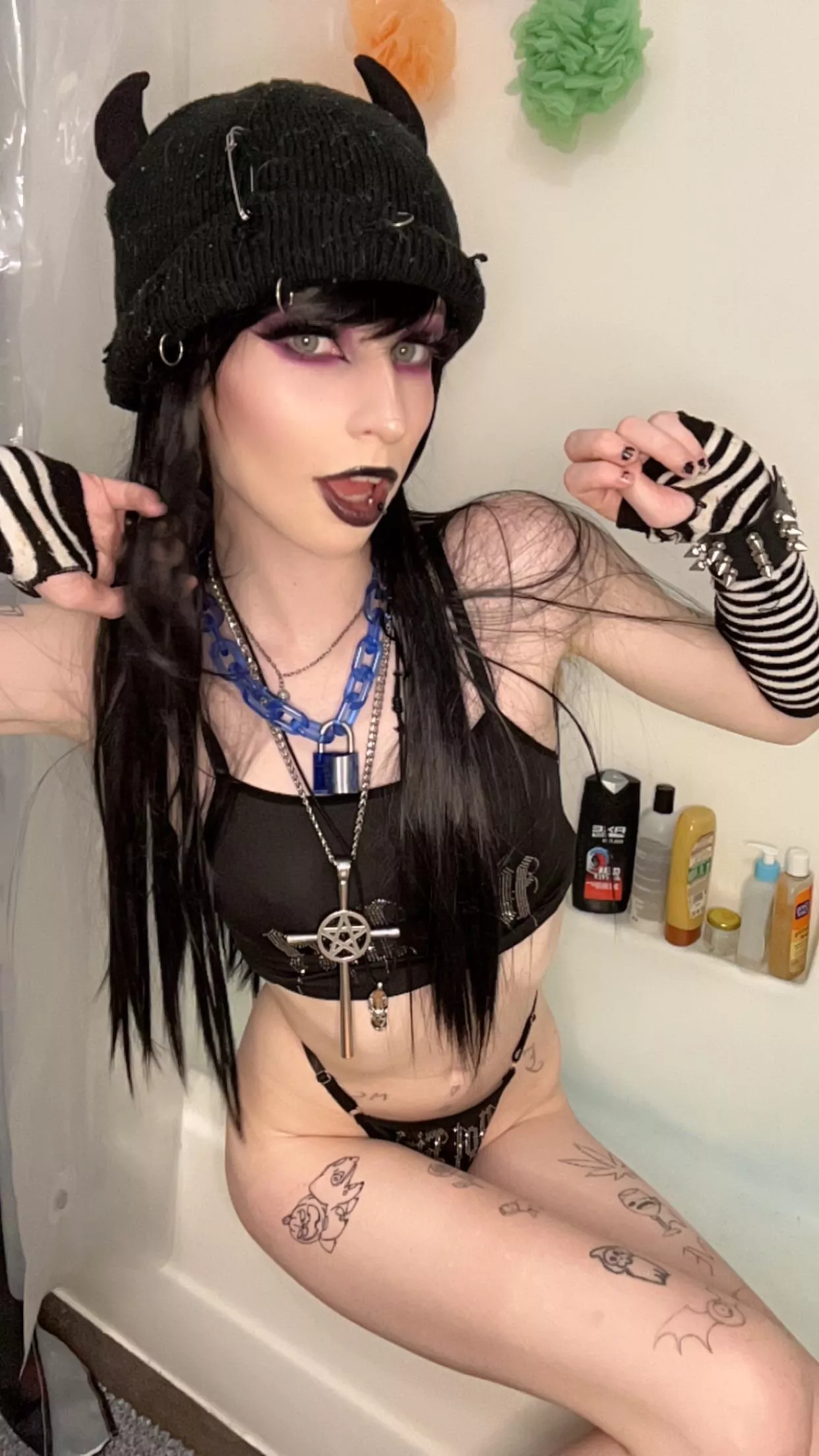 You know you want to drain to an emo girl