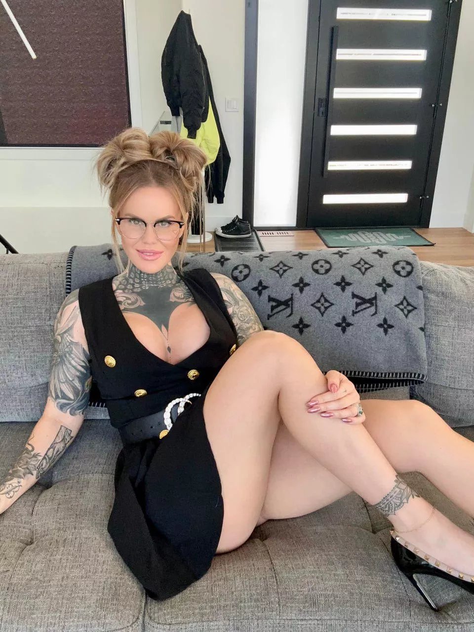 your tatted mom is ready for you 