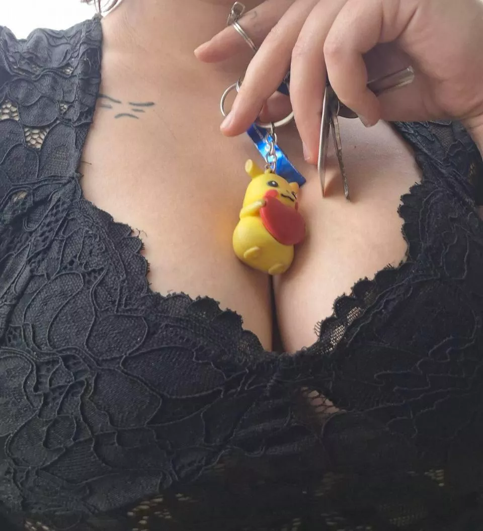 19F Kinky goth girl looking for fun 