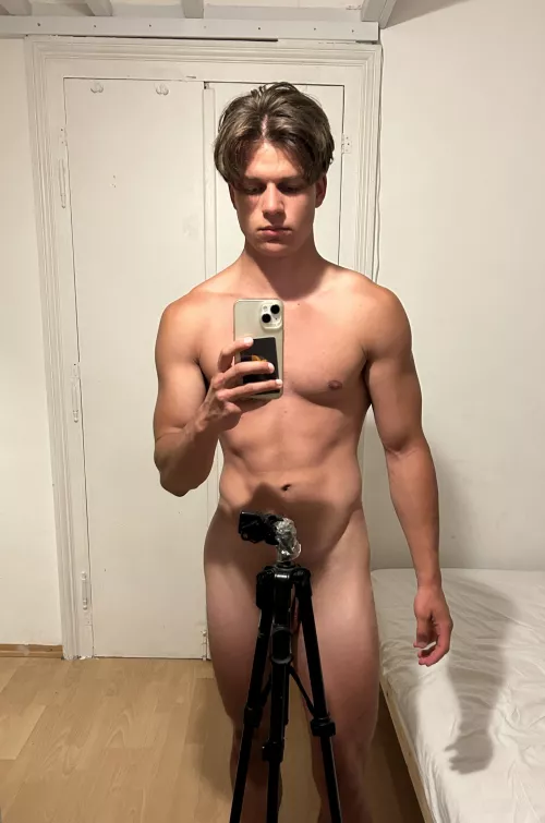 (20)Would you remove my tripod?