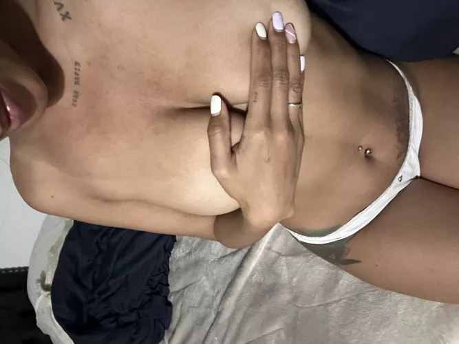 24 [F4M] Looking for a man that can play with my body