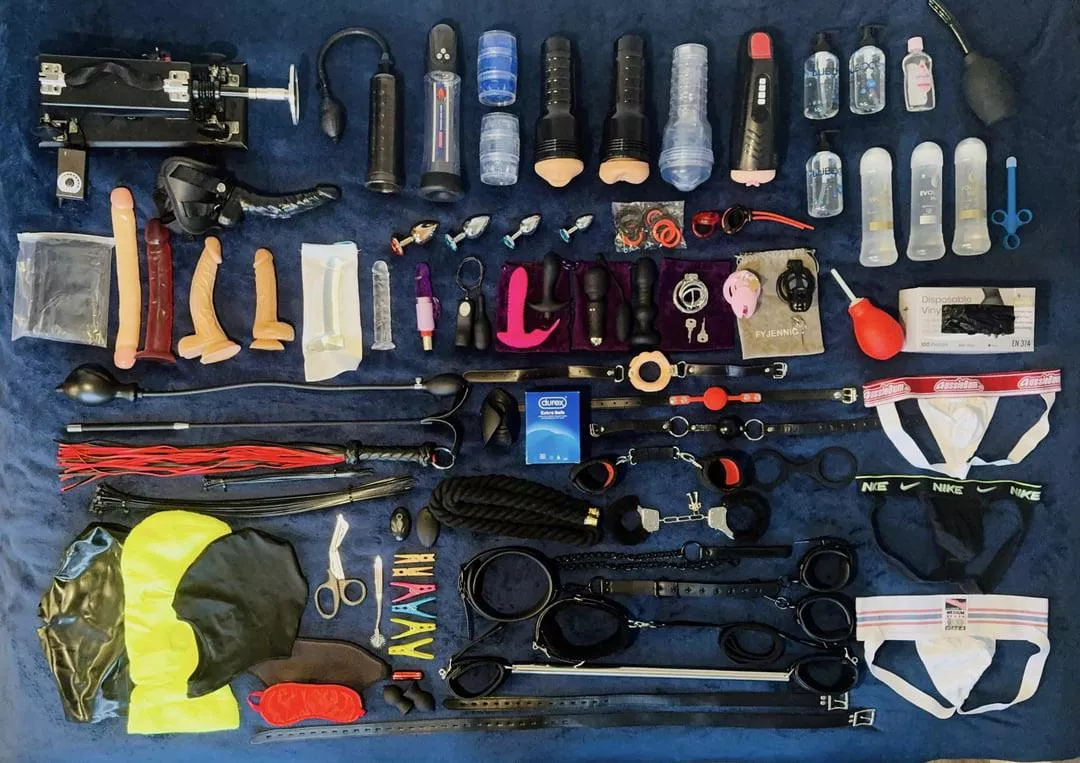 24 year old British male dom/sub couple looking for a third male Sub or Dom. Send a message, we’ll be available to accom between 25th-29th October