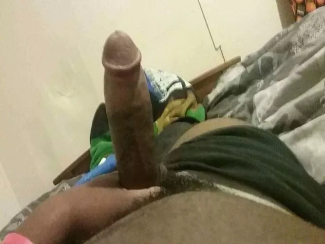(28) male looking m4f] [downtown] Anyone down too link with a big dick and swallow it 