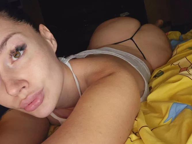 32yo mom of 2 but still loving to take slutty pics when I am home alone