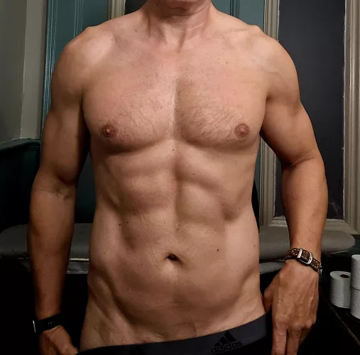 [48] any milf want to join me for a long steamy shower?